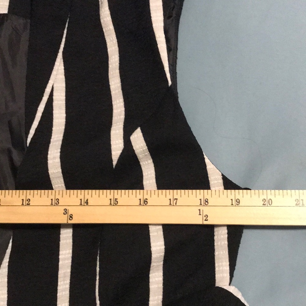 NWOT- Elliatt Black & White Striped Long Vest with Sash Belt - Picture 9 of 15